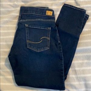 Signature levi strauss pull on shaping skinny jean